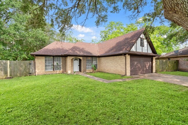 Photo - 2220 Spruce Dr