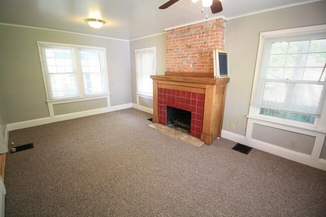242 E Northwood Ave
