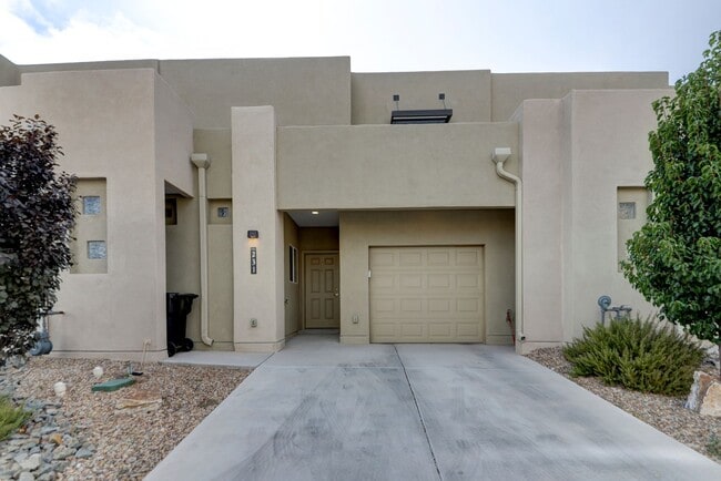 Amazing Modern 4 Bedroom in North Valley A... - Amazing Modern 4 Bedroom in North Valley A... Townhome