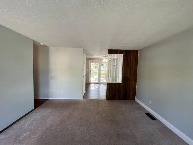 Photo - 1413 Cardwell Square S