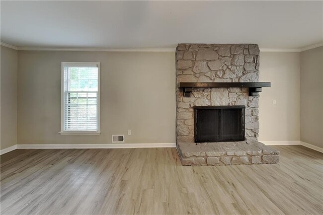 Photo - 255 St Patrick Dr SW
