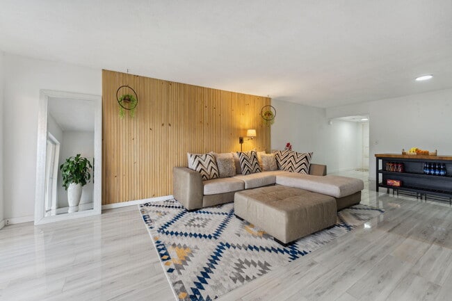 Photo - 3150 N Palm Aire Dr Unidad 308