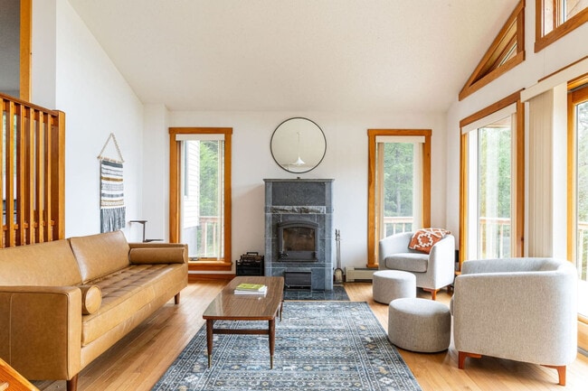 Building Photo - 6 Campbell Estates Rd