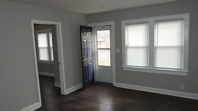 Photo - Adorable 2 bedrooms and 1 bath home located on N Main St in Independence