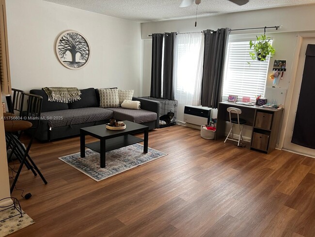 Building Photo - 496 Fanshaw L Unit 496 Rental