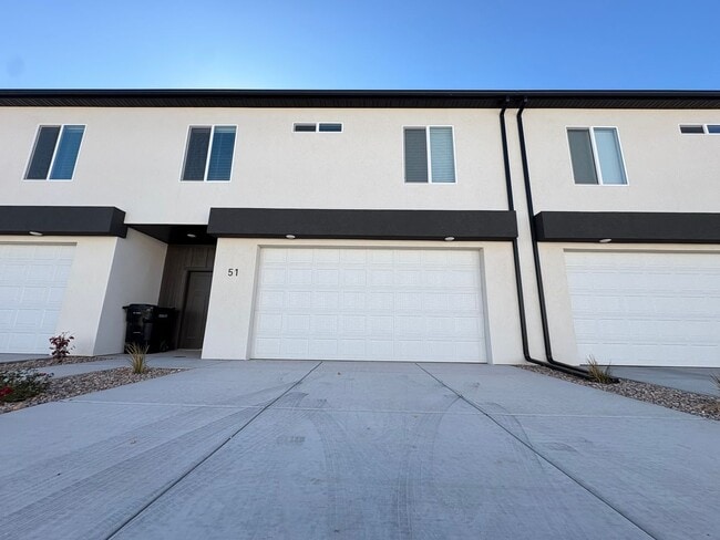 Building Photo - Brand New Home Avalible