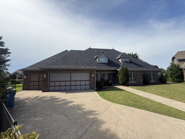 Photo - 300 SW Bordeaux Ct