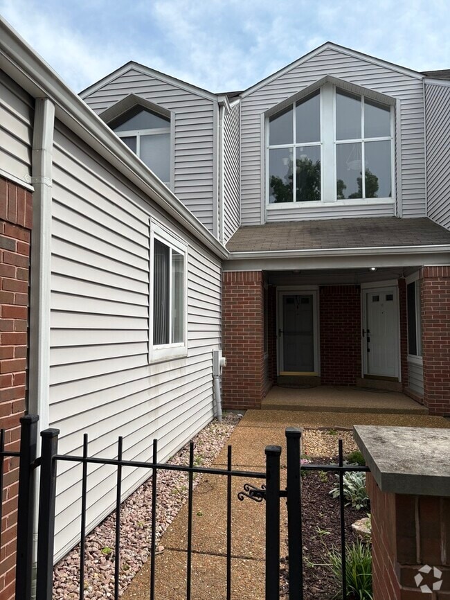 Building Photo - West County 4th/ 3Bth Townhome