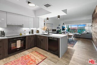 Building Photo - 13700 Marina Pointe Dr