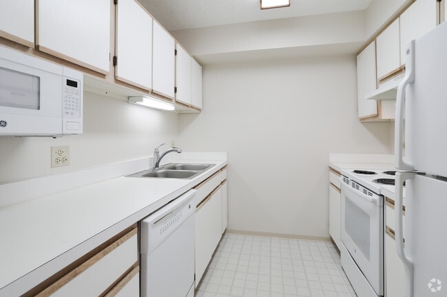 2 BR, 2 BA - Kitchen