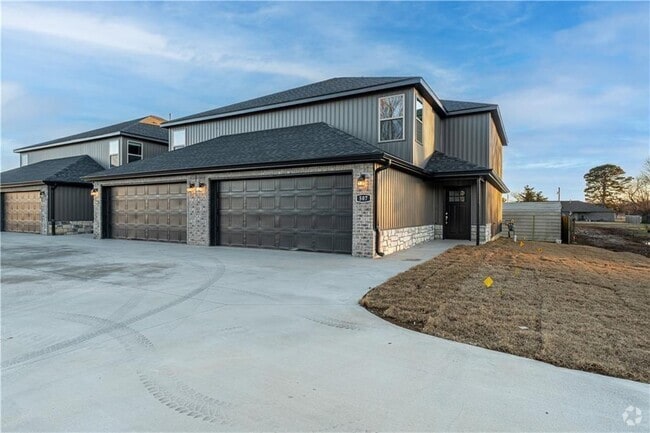 Building Photo - 507 W Arkansas St Rental
