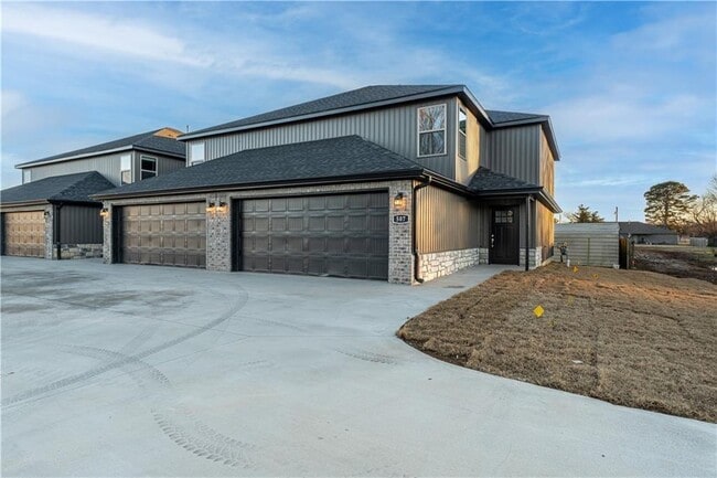 Building Photo - 507 W Arkansas St Rental