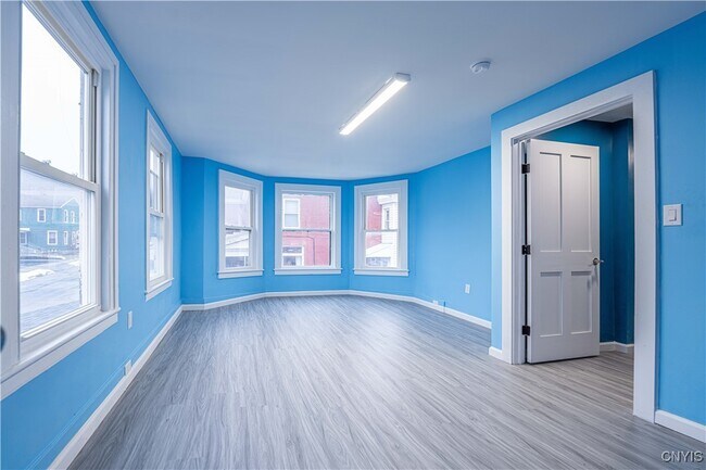 Photo - 599 Albany St