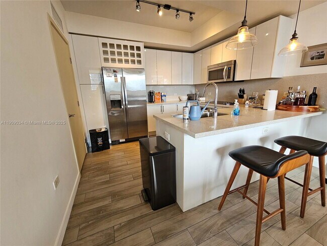 Photo - 999 SW 1st Ave