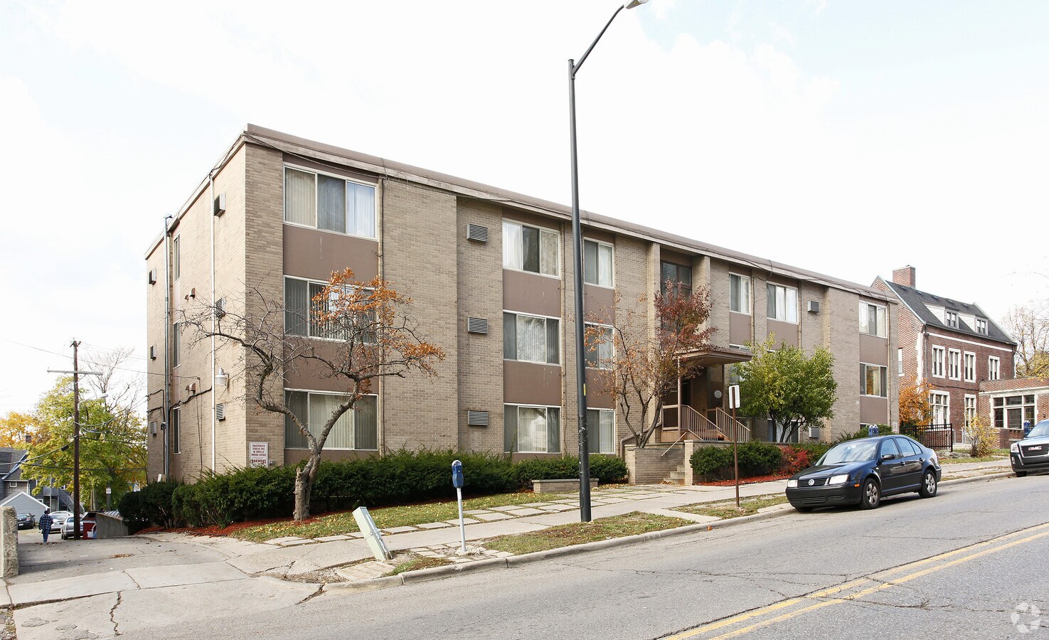 Primary Photo - 720 S State St Apartments