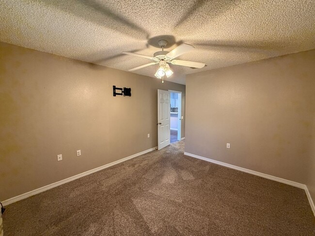 Photo - 2 bedroom 2 bath townhouse with community ...