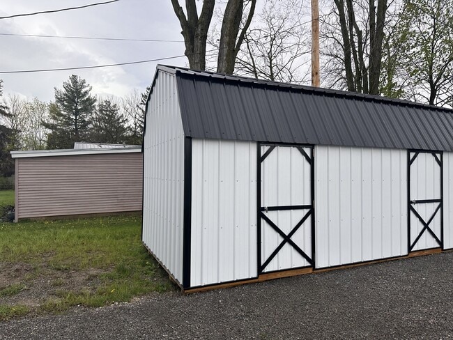 Photo - 330 Davis St