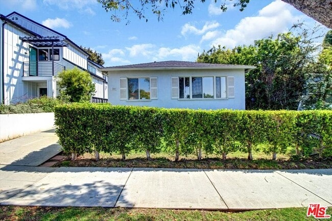 Photo - 1057 17th St Unidad rear