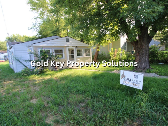Building Photo - Meadowbrook 2 BR 1 BA House with 1-Car Gar...