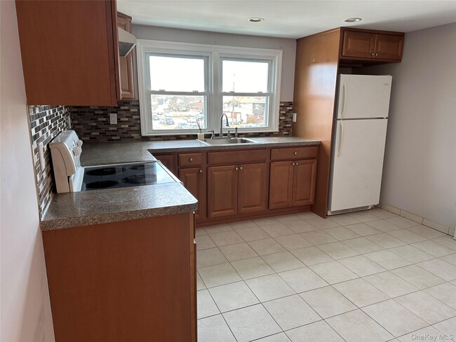 Photo - 360 West Dr