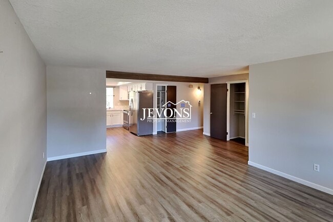 Photo - 803 S 68th Ave
