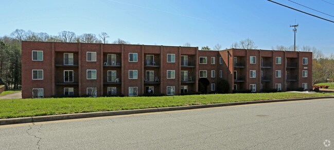 Garden Park Hanes Mall Apartments - Garden Park Hanes Mall
