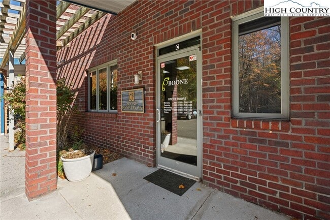 Photo - 610 State Farm Rd