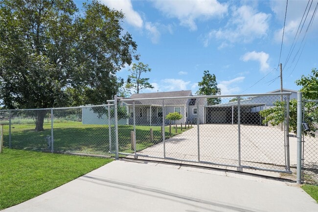 Photo - 10210 Moers Rd