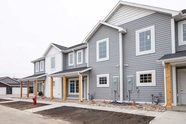 Building Photo - Charming Townhome in South Bismarck
