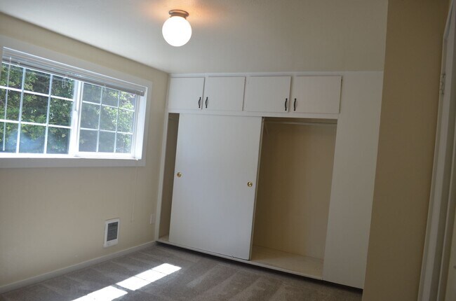 Photo - Charming Duplex in Prime Ballard-Fremont Location Unit 519