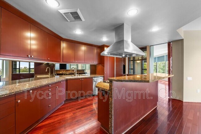 Photo - 2500 6th Ave