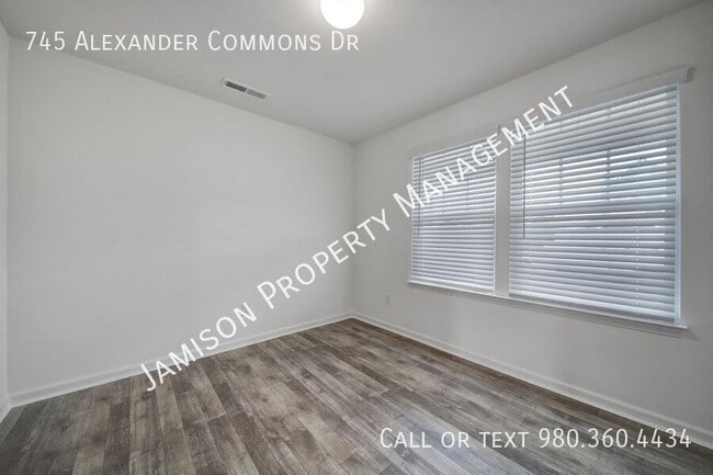 Photo - 745 Alexander Commons Dr