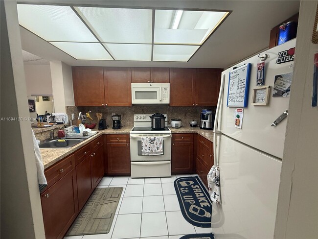 Photo - 12209 SW 14th Ln Unidad 1101