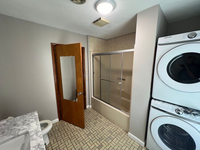 9 Burr Ave Unidad 2nd Floor