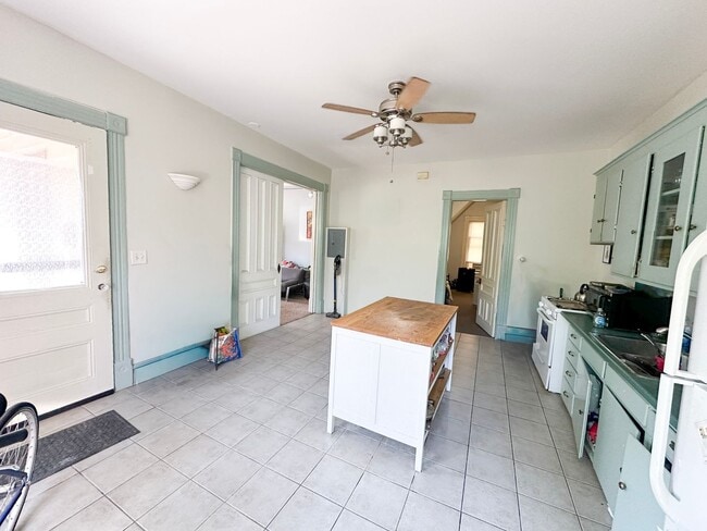 Photo - 176-182 Elmwood Ave Unit 3