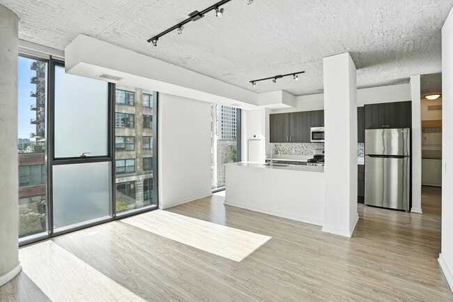 Photo - 1335 S Wabash Ave