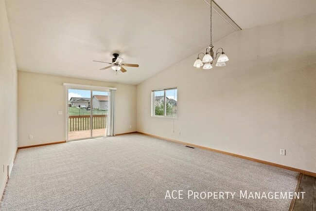 Photo - 251 Grandeur Ln