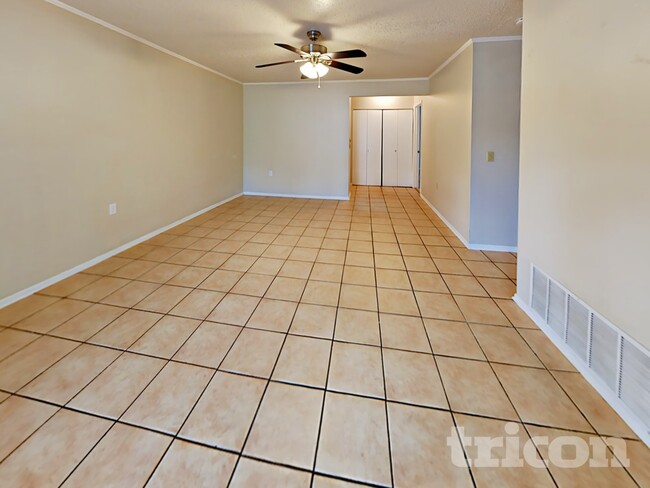 Photo - 5815 Brambletree St