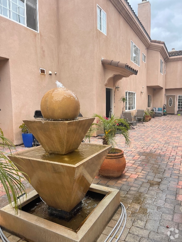 Building Photo - 3953 Riviera Dr Rental