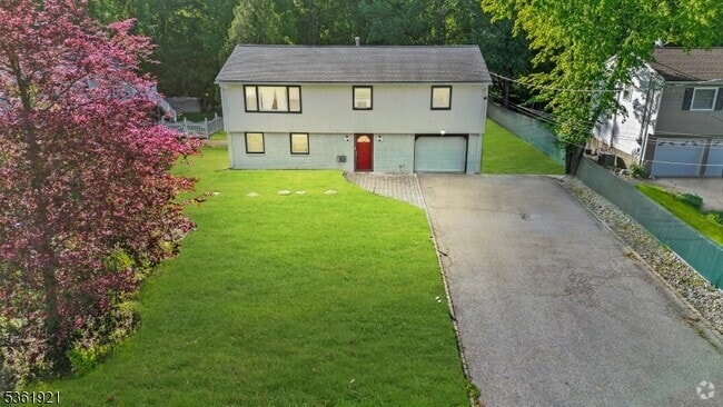 Building Photo - 8 Glencross Rd Rental