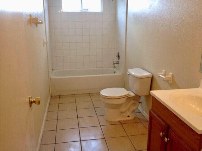 Photo - 7557 Oak Chase