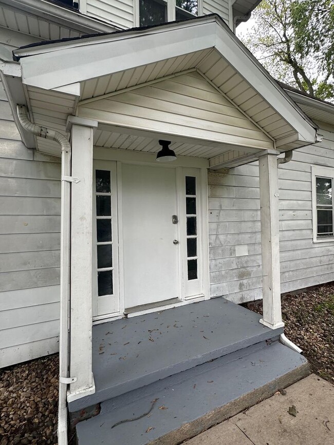 Building Photo - 1109 E Kirby Ave Unit 2