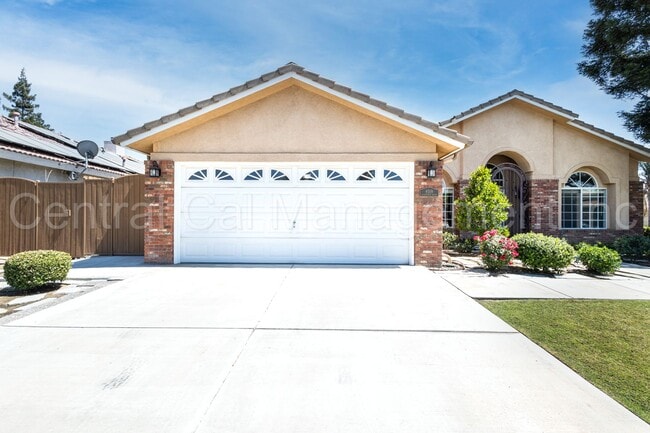 Building Photo - 3 Bedroom + Office, 2 Bath Home with Solar...