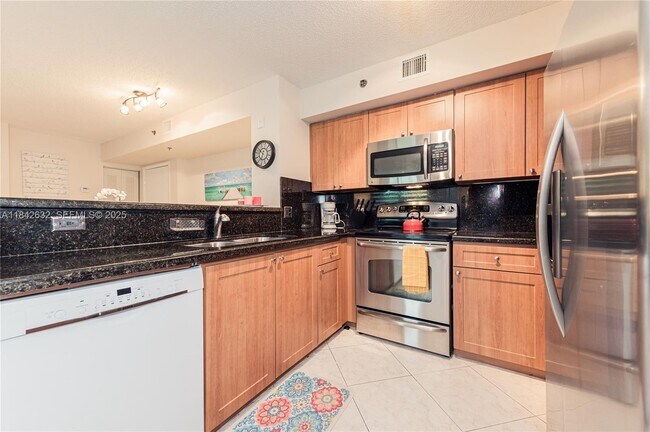 Photo - 19801 E Country Club Dr Unit 4303