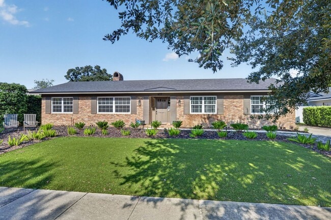 Photo - 677 Selkirk Dr