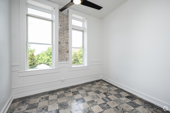 1BR, 1BA - 810SF
