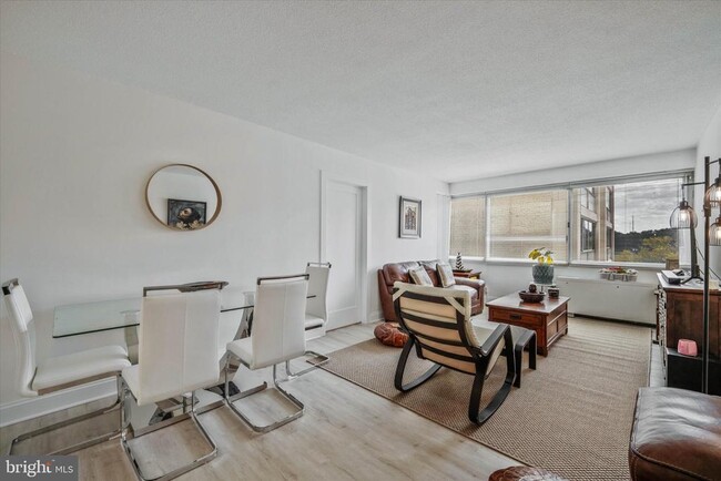 Photo - 4515 Willard Ave Unidad 906S