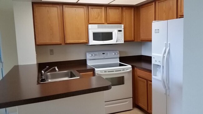 Building Photo - ONE BEDROOM ONE BATHROOM! WATERFRONT COMMU... Unit 211 Rental