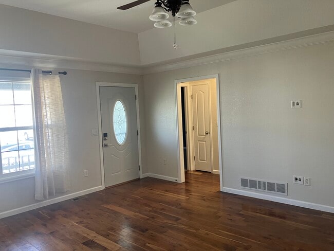 Photo - 525 Queens Rd