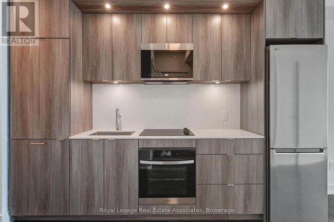 Photo - 60 Central Park Roadway Unité 1611